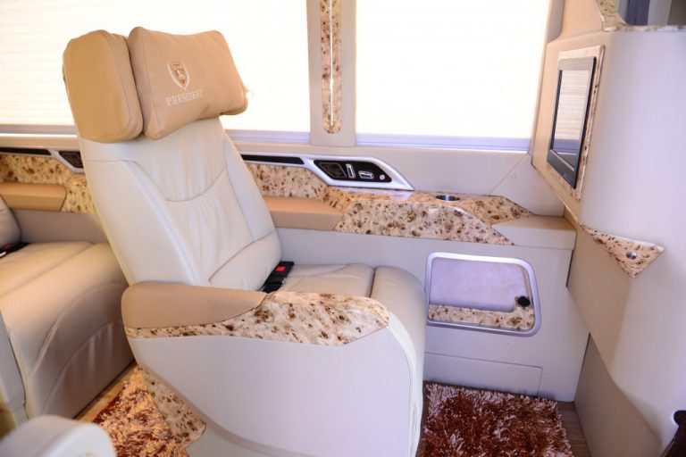 Fuso President 12 chỗ
