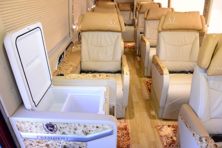 Fuso President 12 chỗ