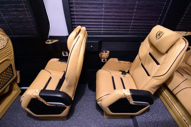 Xe Dcar Hyundai Solati 12 Chỗ Hạng Thương Gia 2020