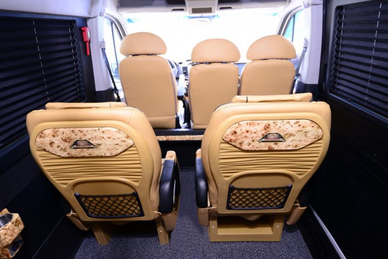 Xe Dcar Hyundai Solati 12 Chỗ Hạng Thương Gia 2020