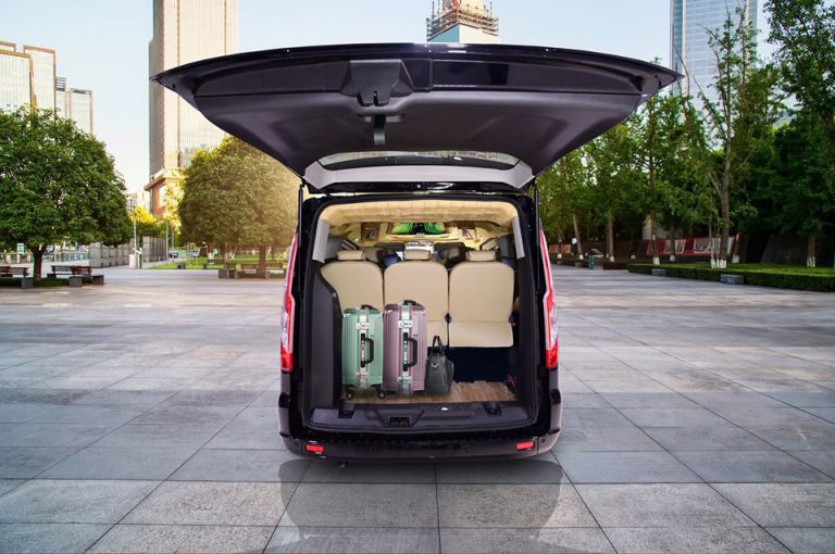 Ford Tourneo Dcar Limousine 7 Chổ Phiên Bản Tiêu Chuẩn