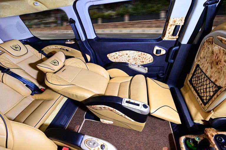 Ford Tourneo Dcar Limousine 7 Chổ Phiên Bản Tiêu Chuẩn