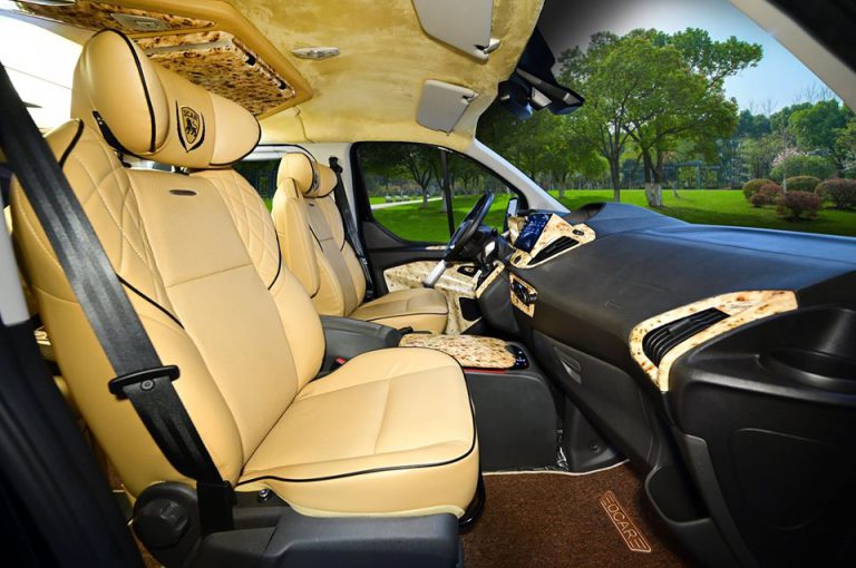 Ford Tourneo Dcar Limousine 7 Chổ Phiên Bản Tiêu Chuẩn