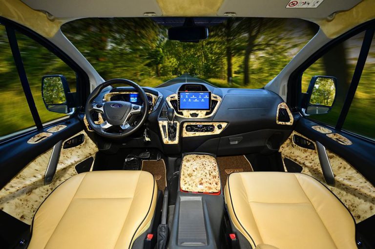 Ford Tourneo Dcar Limousine 7 Chổ Phiên Bản Tiêu Chuẩn