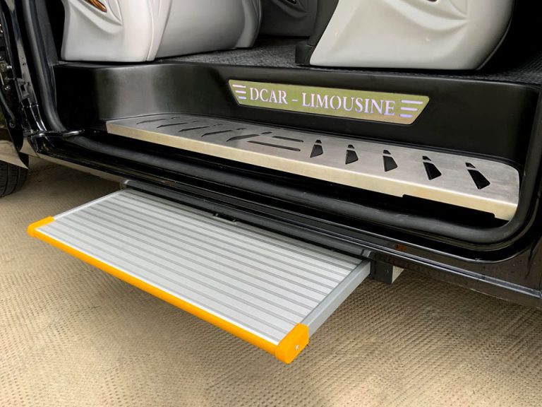 Hyundai Solati Limousine 12 Chổ Dcar Thương Gia 2023