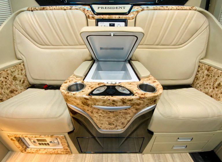 Giới Thiệu Xe Ford Transit Dcar President 2022