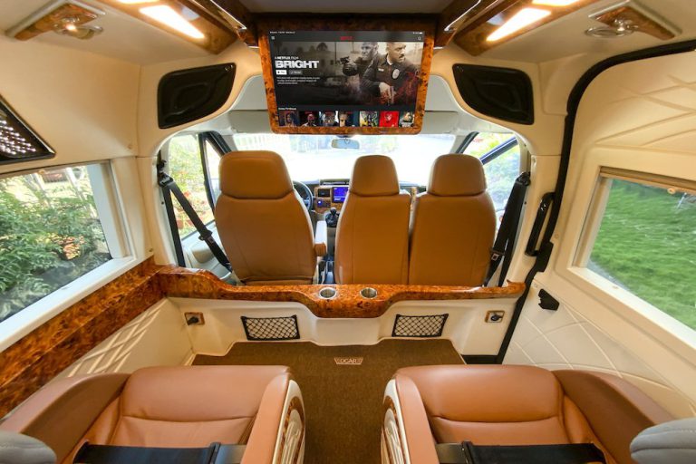 Giới Thiệu Ford Transit Limousine Dcar Hạng thương Gia 2023