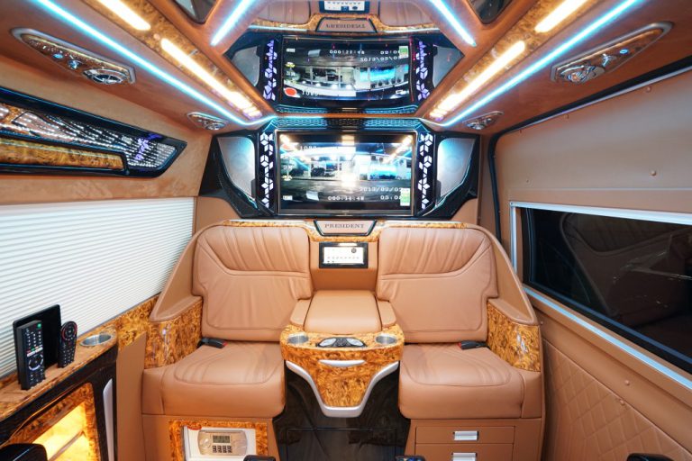 Giới Thiệu Xe Ford Transit Dcar President 2022