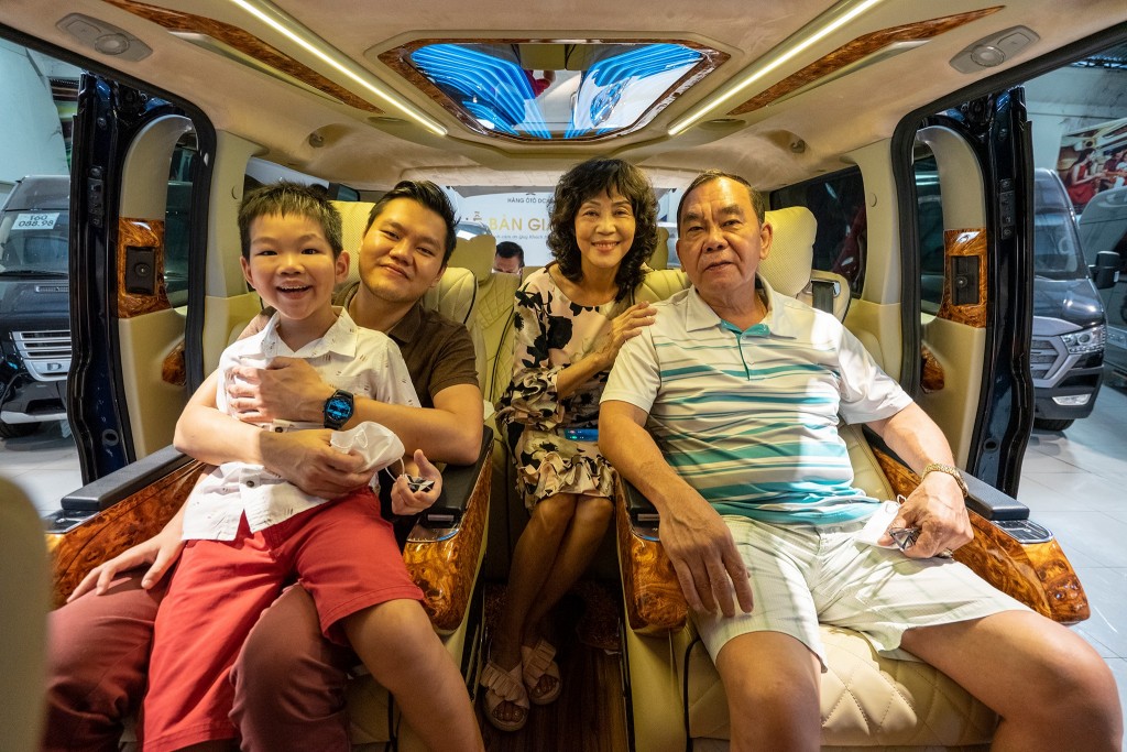 xe limousine gia đình
