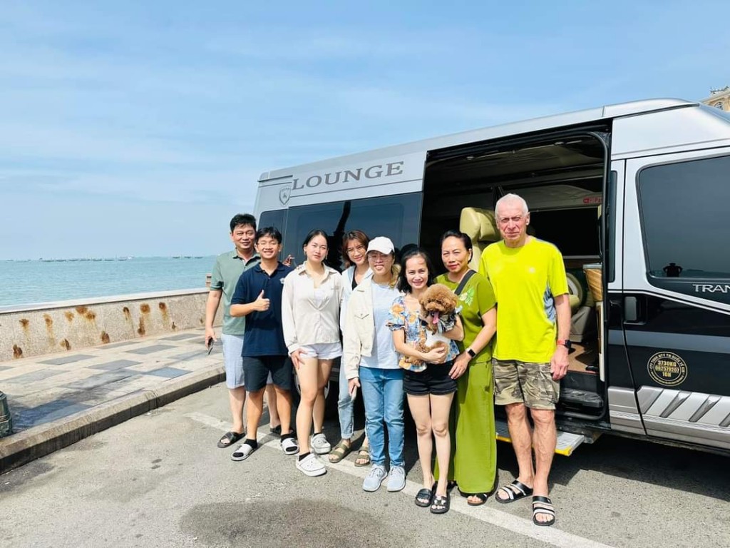 Xe Limousine Dành Cho Gia Đình: Tiện Lợi Cho Công Tác và Du Lịch