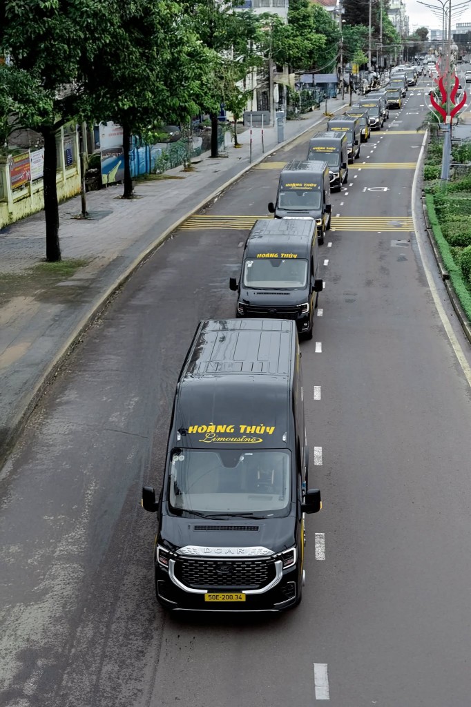 ford transit limousine 12 chổ 10